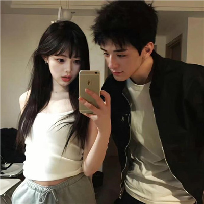 高清情头很甜又很宠溺 真人系列的情侣头像很高级