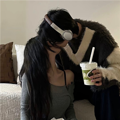 情侣头像真人一人一半  情侣头像一人一半恩爱