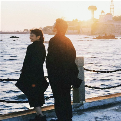 qq情侣一左一右头像💖qq情侣头像情头一男一女