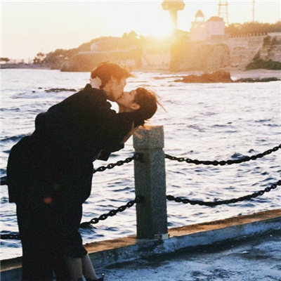 qq情侣一左一右头像💖qq情侣头像情头一男一女