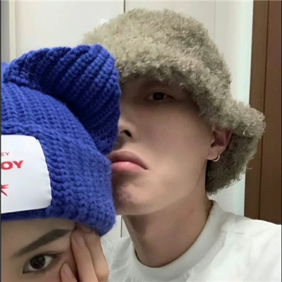 好看的情侣头像真人一人一半配对 单人使用也高级的二分式情头推荐