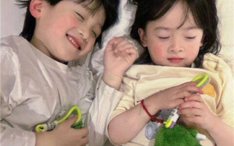 小孩情头可爱一男一女高清👶🏻超强CP感的洋气儿童情侣头像