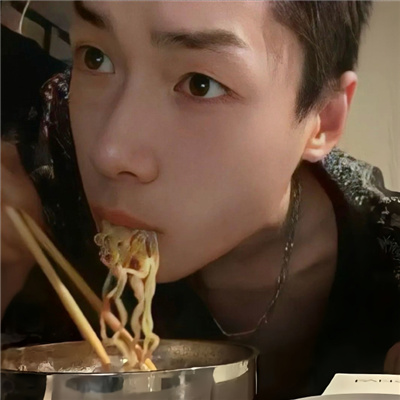 又撩又欲的禁欲系情侣头像 超撩人禁欲真人情侣头像