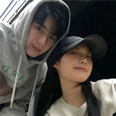 又撩又欲的禁欲系情侣头像 超撩人禁欲真人情侣头像