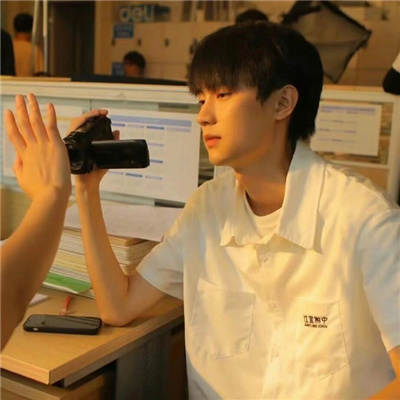 搞怪系列的情侣头像一对😜搞怪情侣头像一左一右