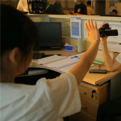 搞怪系列的情侣头像一对😜搞怪情侣头像一左一右