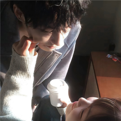 情头超甜超宠溺那种一人一半真人💘情侣头像真人超甜宠溺