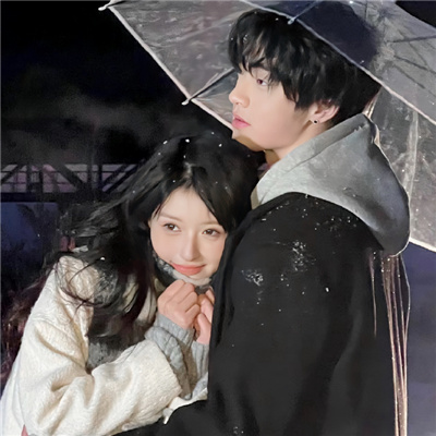 情头超甜超宠溺那种一人一半真人💘情侣头像真人超甜宠溺