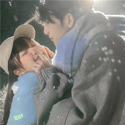 情头超甜超宠溺那种一人一半真人💘情侣头像真人超甜宠溺