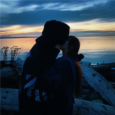 情侣头像图片2025最火爆🚀2025独一无二情侣头像图片一人一半