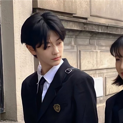 小众却惊艳的情侣头像🔮有哪些惊艳到珍藏的情头