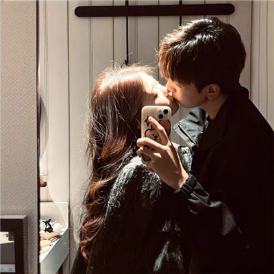 又甜又撩人的侧脸头像💘好看情侣头像唯美侧脸