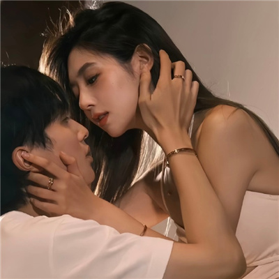 满眼都是对方的情侣头像💞只喜欢你只稀罕你专属偏爱情侣头像