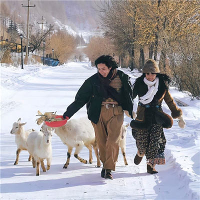 情侣头像冬季背景双人⛄精选冬甜阳光开朗的活泼情头