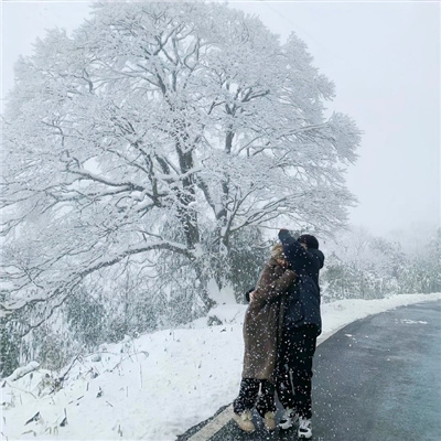 情侣头像冬季背景双人⛄精选冬甜阳光开朗的活泼情头