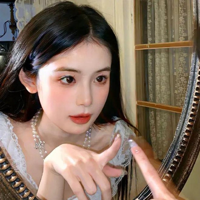 让人一眼心动的女生头像🌟精选多组瞬间击中心脏的视觉作品
