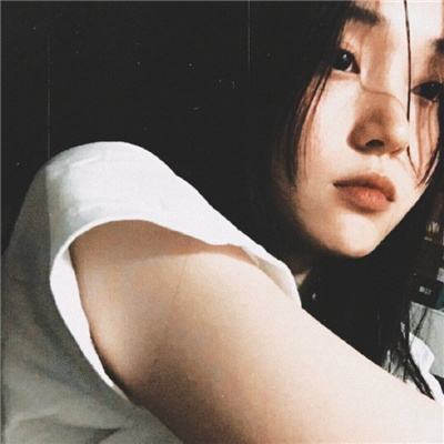 现在最流行的女生头像是什么样的🌟2025年最流行的女生头像