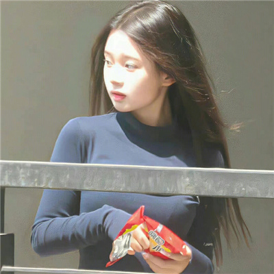 现在最流行的女生头像是什么样的🌟2025年最流行的女生头像
