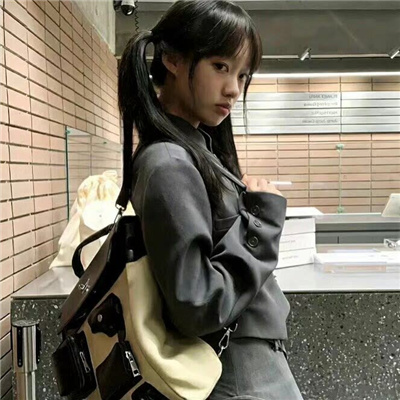 女生头像慵懒偏冷淡风🕊️精选朦胧气质女头合集
