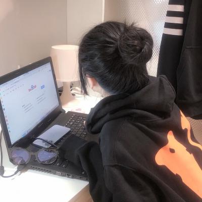 2025不露脸女生头像🌗矛盾美学极端与浪漫女生头像