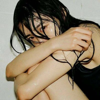 微信欧美女生超拽霸气头像👑用眼神掌控全场的强者美学