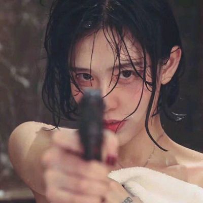 微信欧美女生超拽霸气头像👑用眼神掌控全场的强者美学