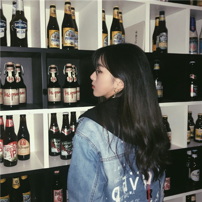 2025女生超拽炫酷背影头像🎭假装不在乎