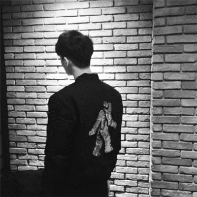 霸气伤感男生帅气背影头像🌌在潮流中藏起所有眼泪