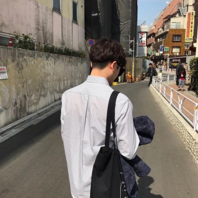 男生低调成熟微信头像👔用背影诉说强者哲学的绅士
