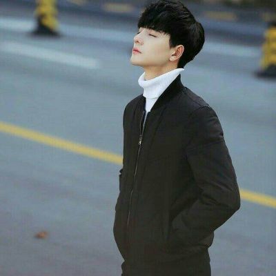 男生低调成熟微信头像👔用背影诉说强者哲学的绅士