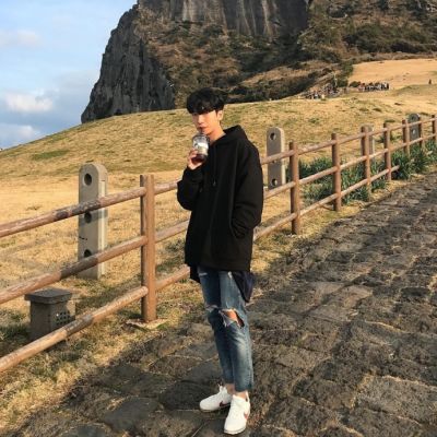 男生低调成熟微信头像👔用背影诉说强者哲学的绅士