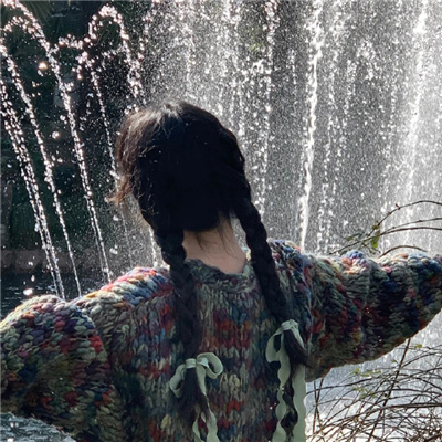 气质朦胧感背影女头🌫️简单构图下的极致漂亮