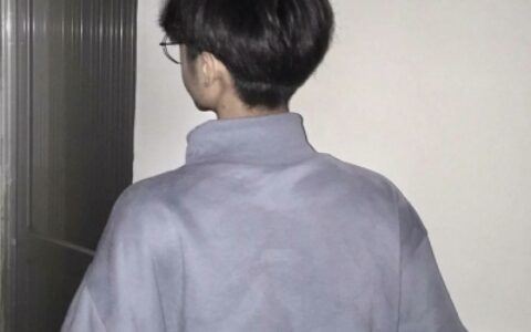 2025男生伤感霸气背影头像🌫️把眼泪炼成盔甲的蜕变美学