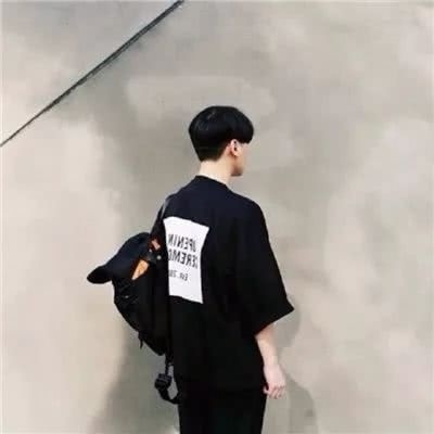 2025男生伤感霸气背影头像🌫️把眼泪炼成盔甲的蜕变美学