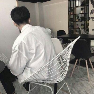 2025男生伤感霸气背影头像🌫️把眼泪炼成盔甲的蜕变美学