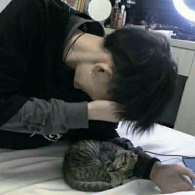 2025最新微信男生伤感背影头像大全🌧️从隐忍到释怀的完整叙事