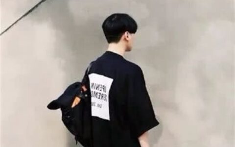 2025男生伤感孤单背影头像精选🌌在人群中保持孤独的勇气