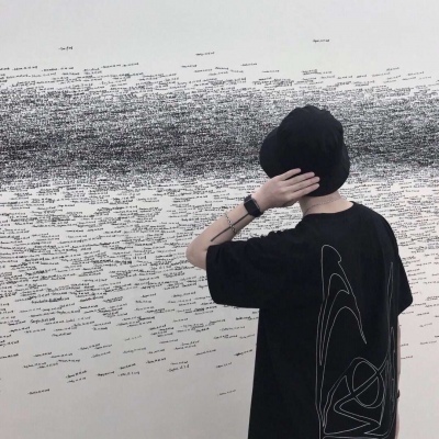 2025男生伤感孤单背影头像精选🌌在人群中保持孤独的勇气
