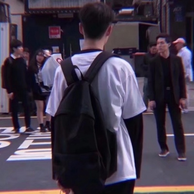 2025男生伤感孤单背影头像精选🌌在人群中保持孤独的勇气