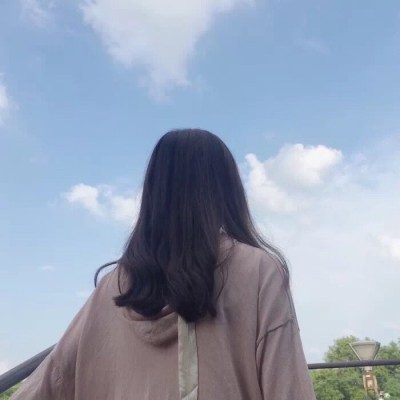 女生唯美漂亮伤感背影头像🌧️把眼泪化作星辰的温柔