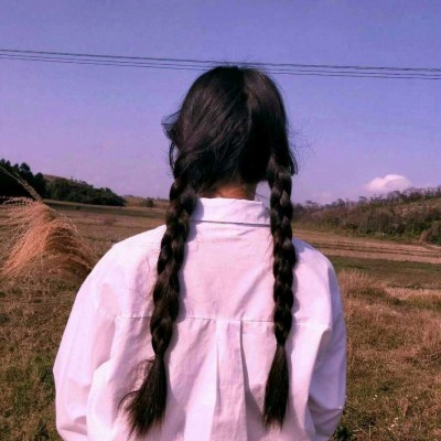 2025最新女生唯美意境背影头像🌌虚拟与现实交织的诗篇