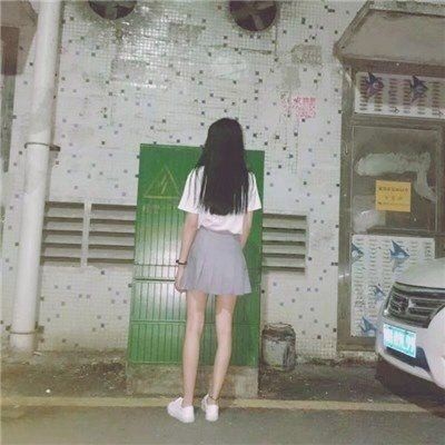 2025最新女生唯美意境背影头像🌌虚拟与现实交织的诗篇