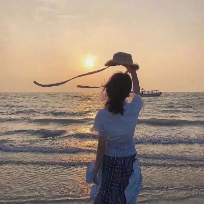 2025最新女生唯美意境背影头像🌌虚拟与现实交织的诗篇