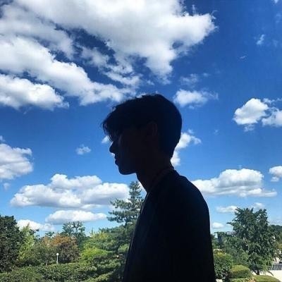 微信男生伤感颓废背影头像🌫️用烟雾藏起所有眼泪