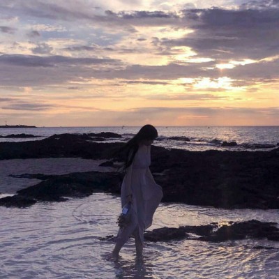 2025女生唯美高清背影头像🌌每一根发丝都在发光