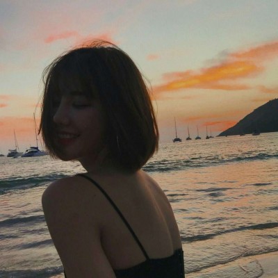 2025女生唯美高清背影头像🌌每一根发丝都在发光