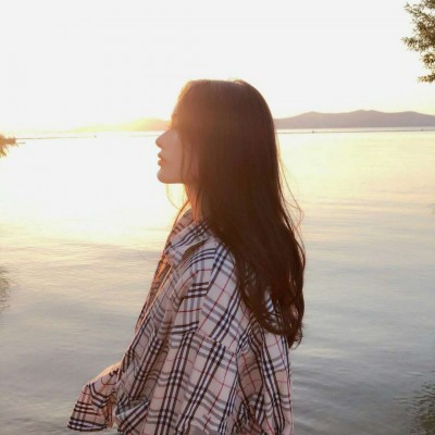 2025女生唯美高清背影头像🌌每一根发丝都在发光