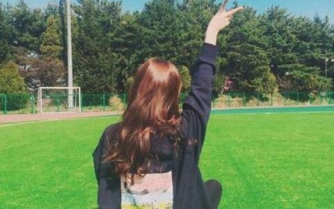 QQ女生唯美伤感背影头像🌧️心碎收藏馆女生伤感头像
