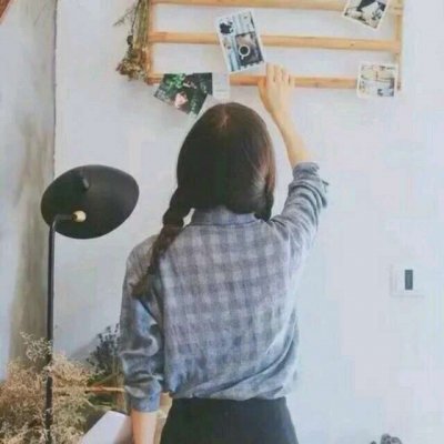 QQ女生唯美伤感背影头像🌧️心碎收藏馆女生伤感头像