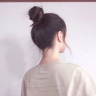 QQ女生唯美伤感背影头像🌧️心碎收藏馆女生伤感头像